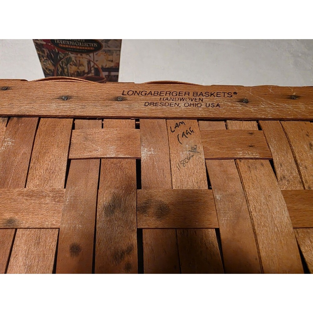 1995 Longaberger Traditions Collection Basket w/ Swinging Handle & Plastic Liner - Picture 5 of 5